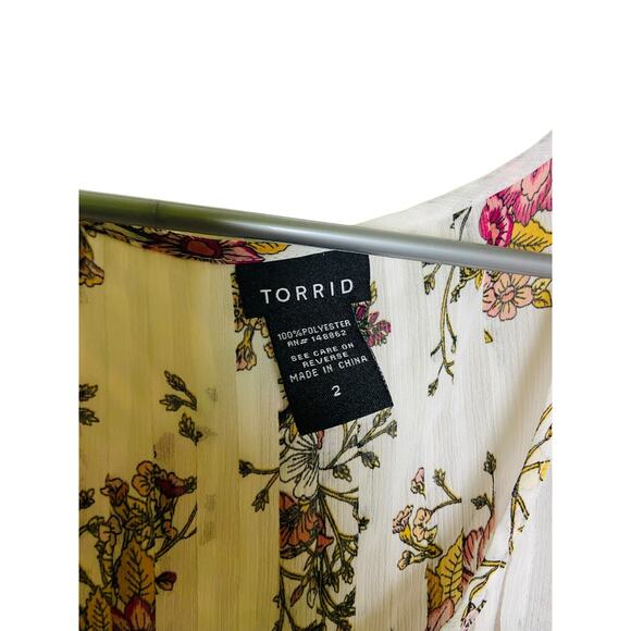 Torrid White Pink Floral Long Sleeve Blouse Top Tunic Pleated Relaxed Size 2 - Picture 4 of 5